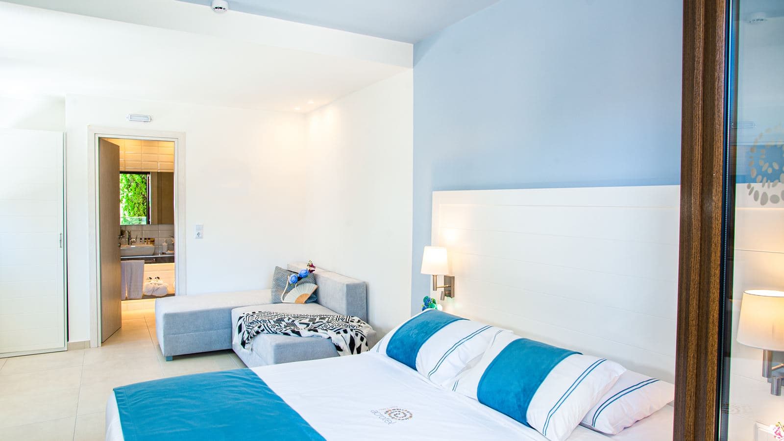 rooms-superior-room