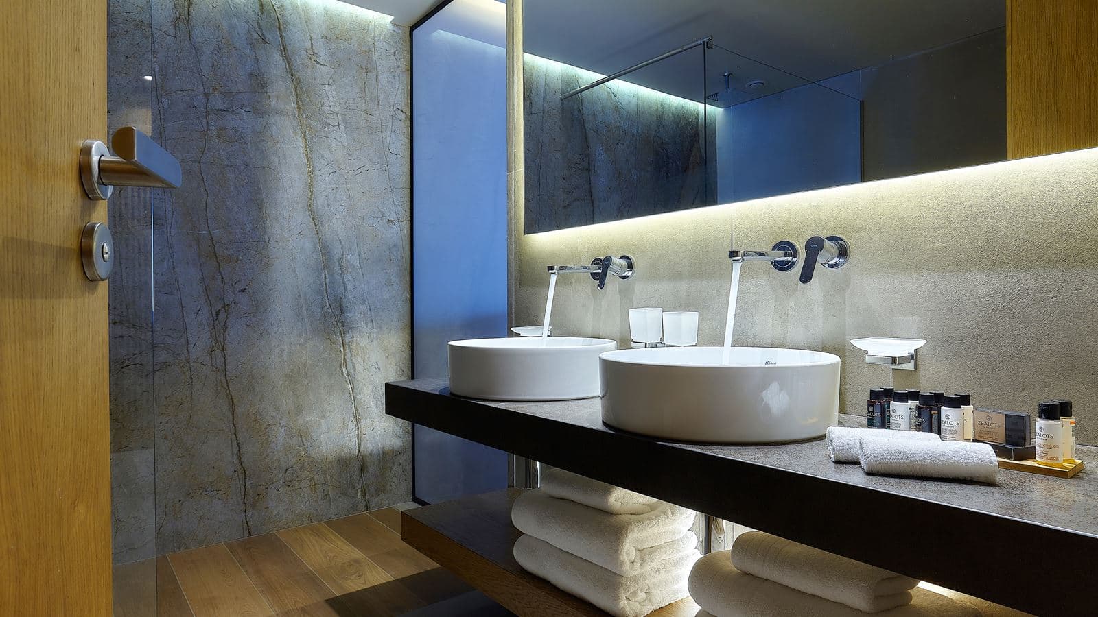 rooms-amber-suite-with-plunge-pool-sea-view