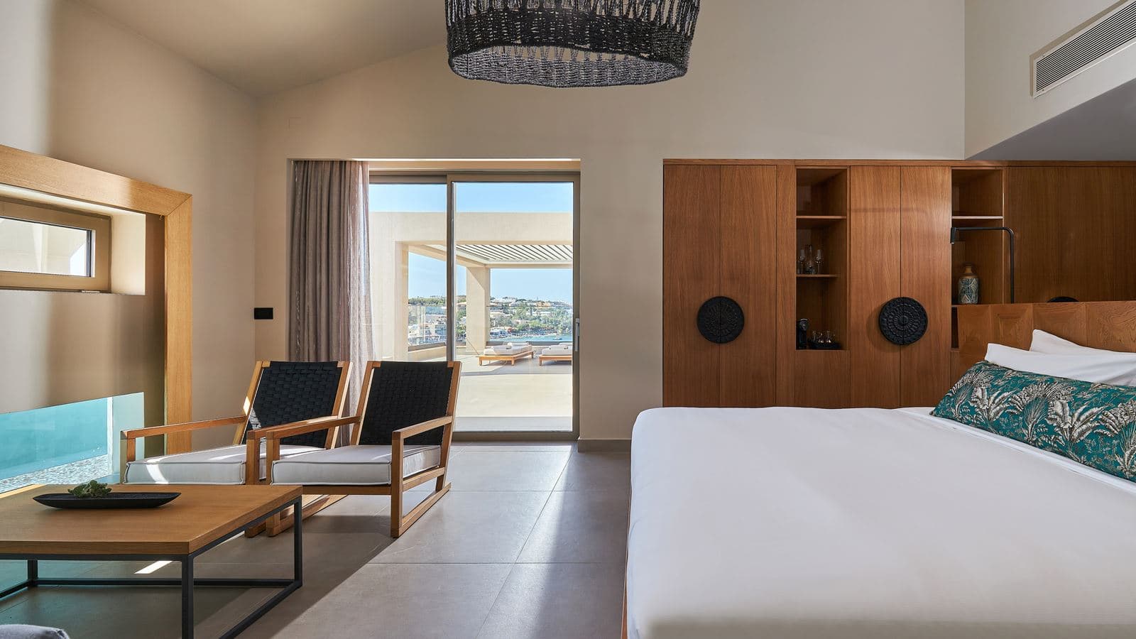 rooms-emerald-vip-suite-plunge-pool-sea-view