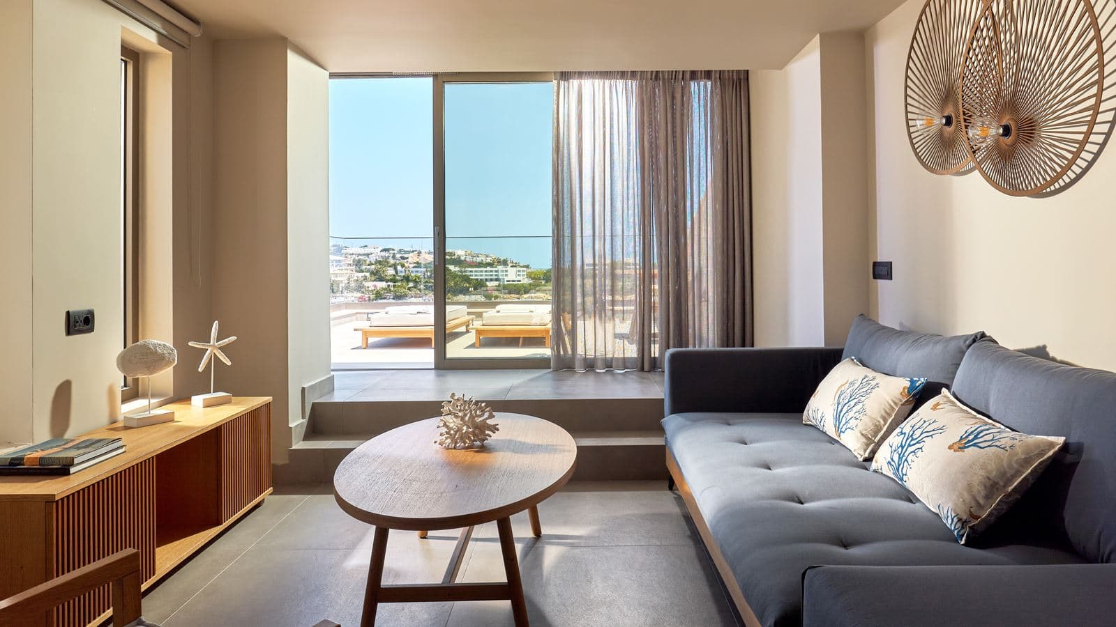 rooms-sapphire-vip-suite-plunge-pool-sea-view