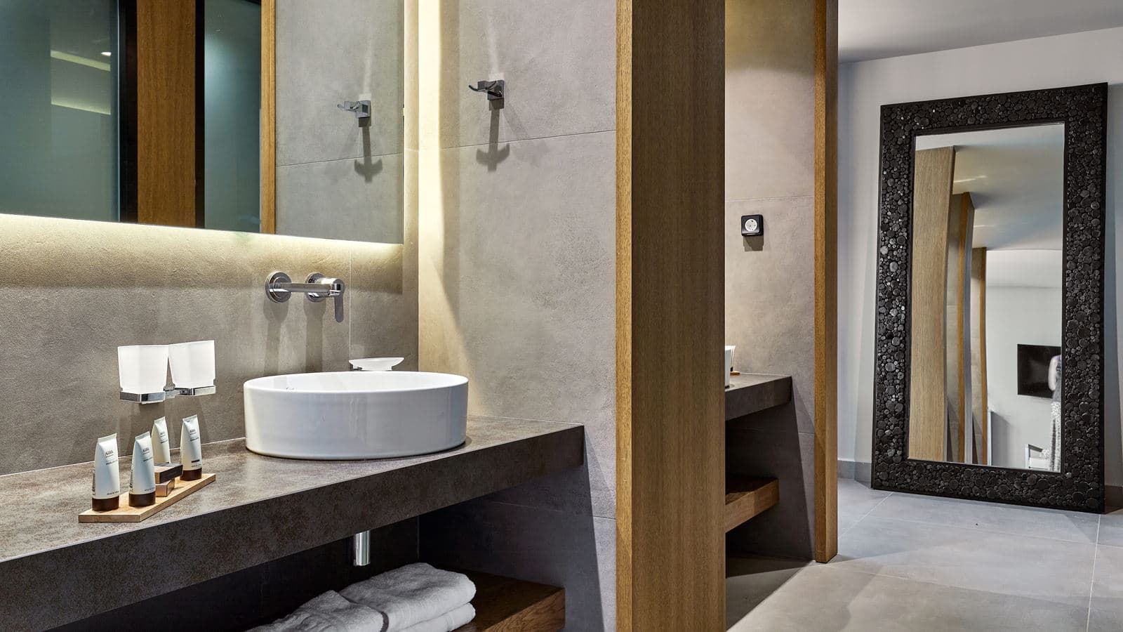 rooms-diamond-ambassador-suite-plunge-pool-sea-view