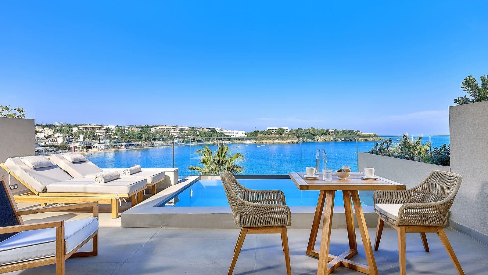 rooms-amber-suite-with-plunge-pool-side-sea-view