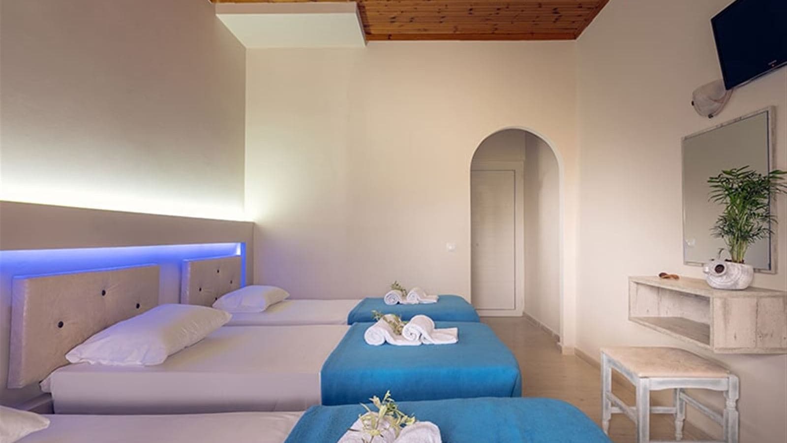rooms-quadruple-room