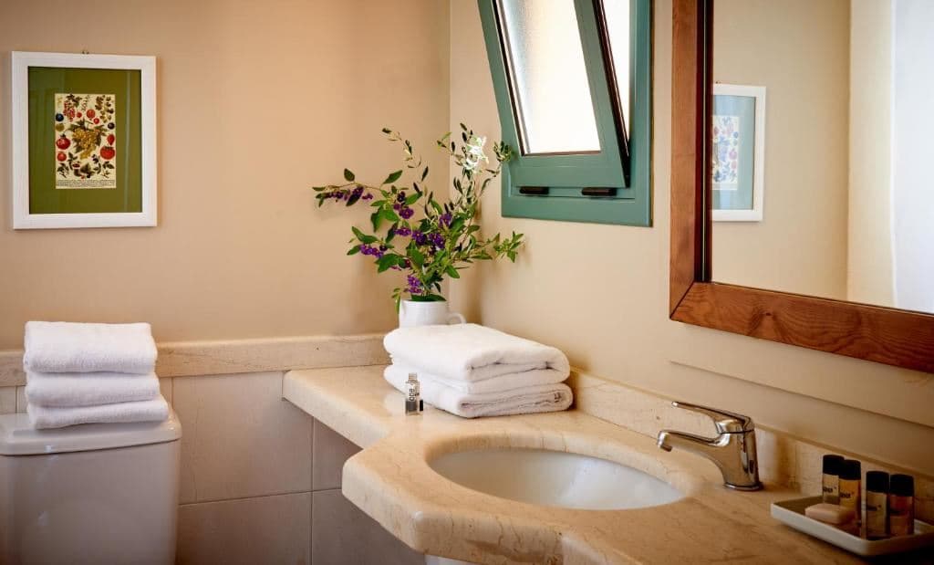rooms-two-bedroom-family-suite-with-kitchenette