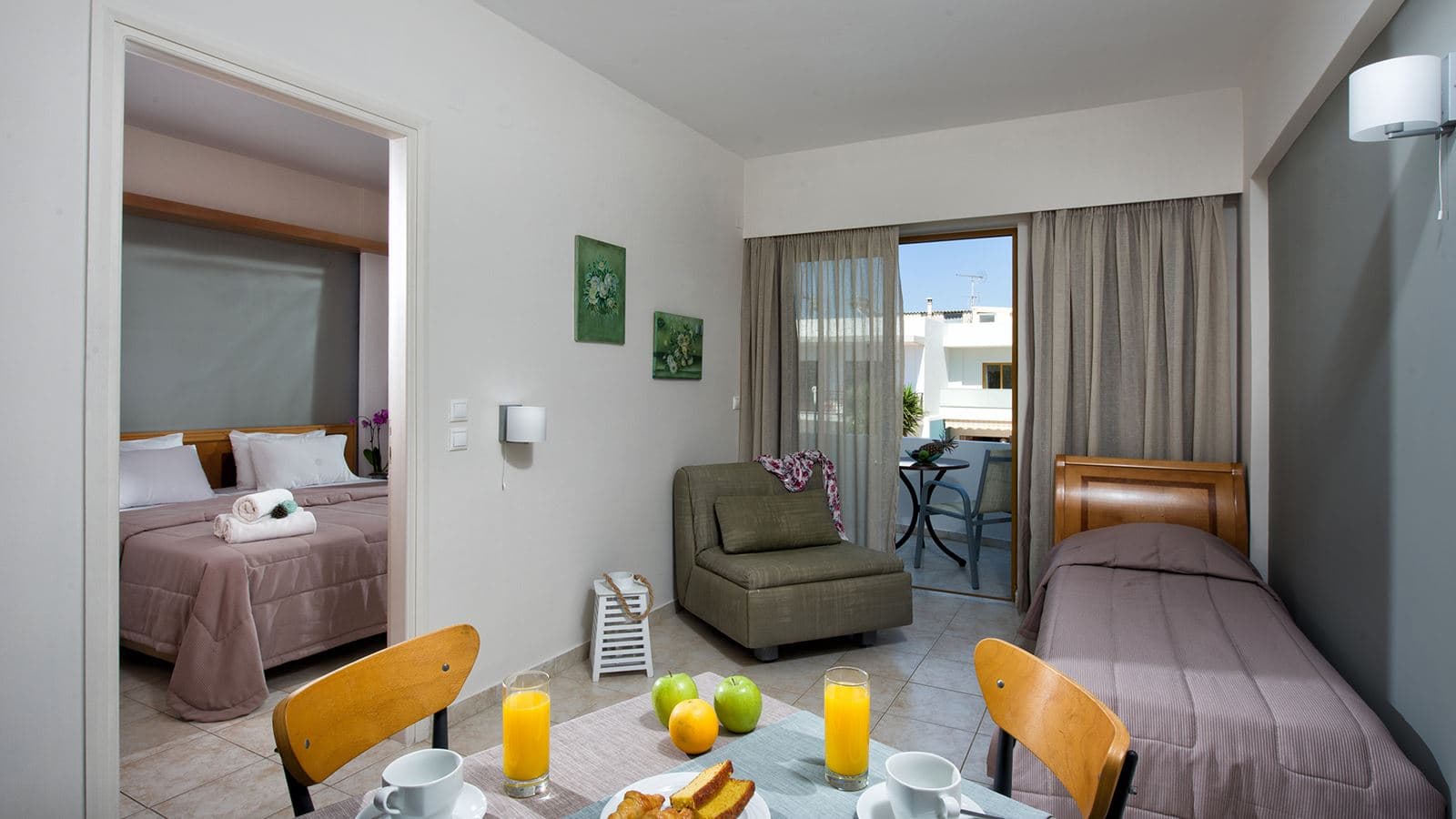 rooms-apartment-with-pool-view