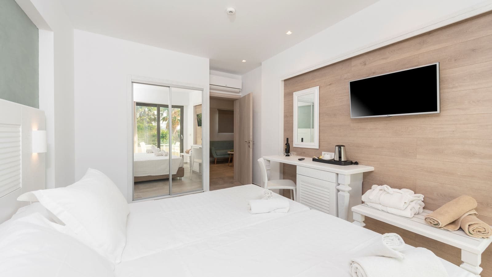 rooms-deluxe-suite
