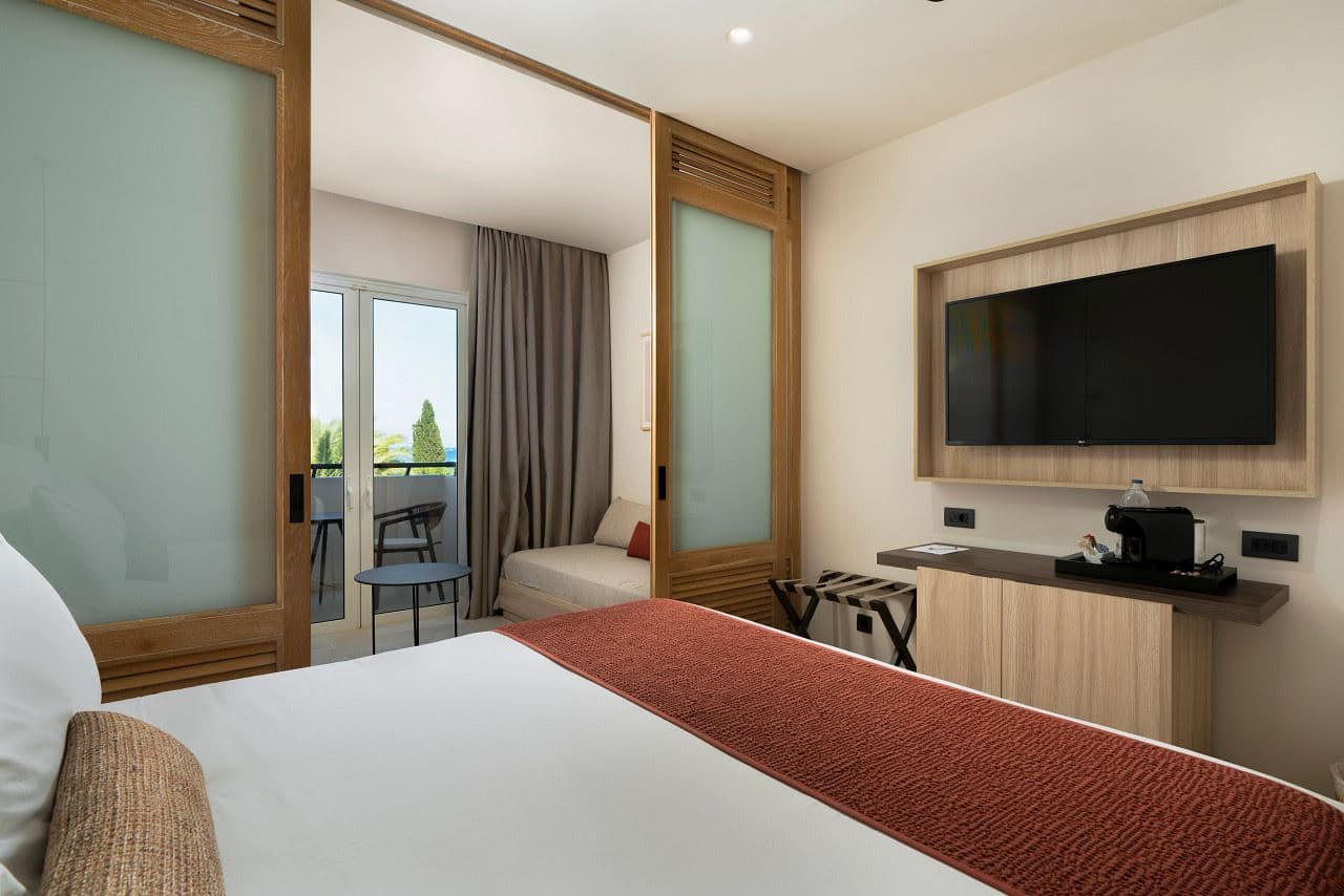 rooms-family-inland-view