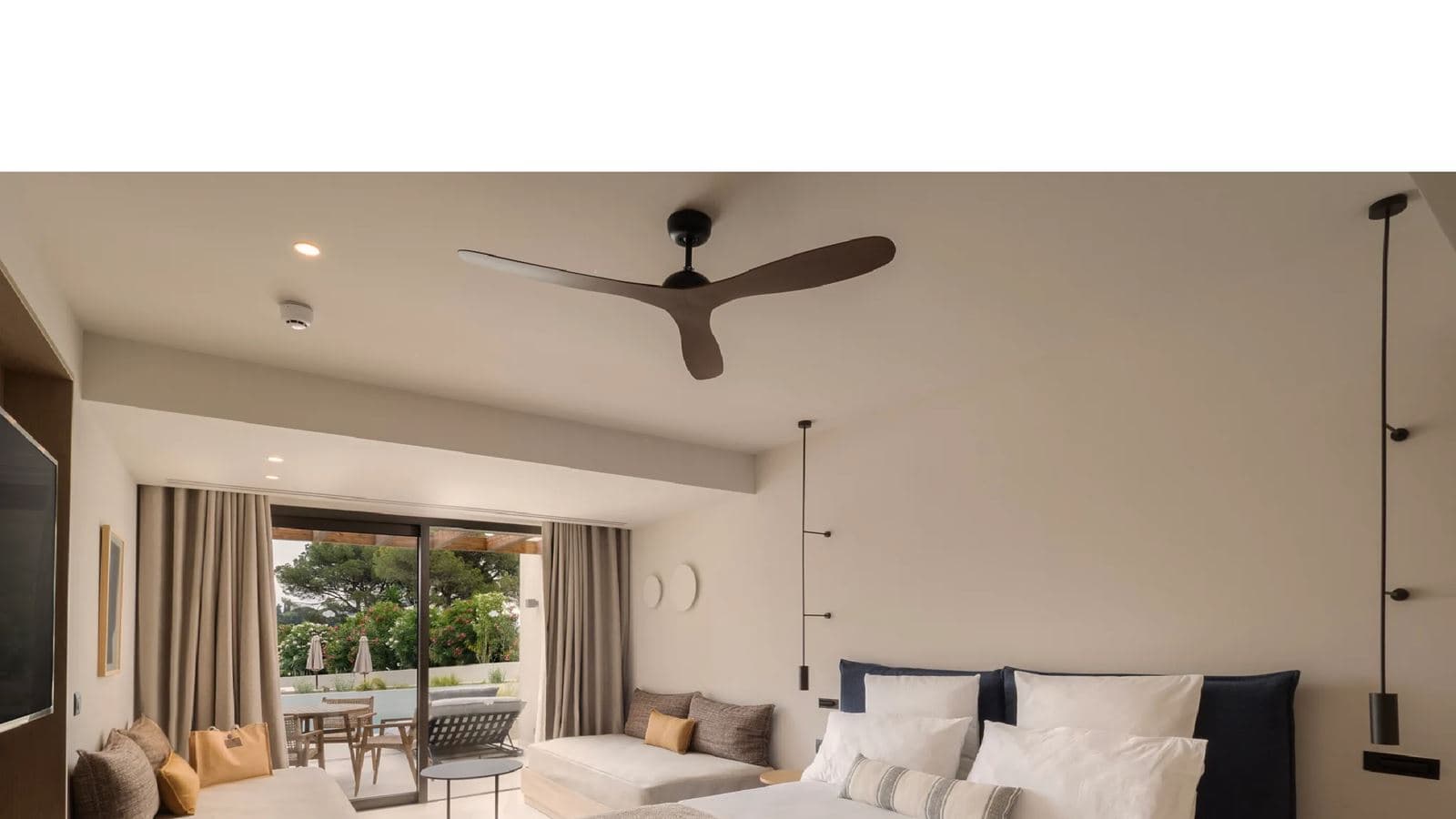 rooms-preferred-club-double-garden-view-sharing-swim-up