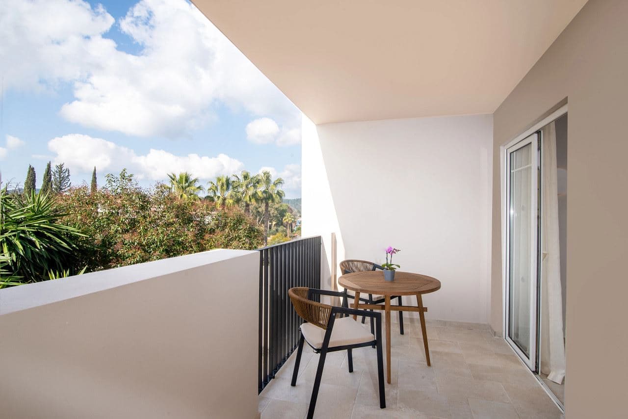 rooms-preferred-club-bungalow-master-suite-garden-view