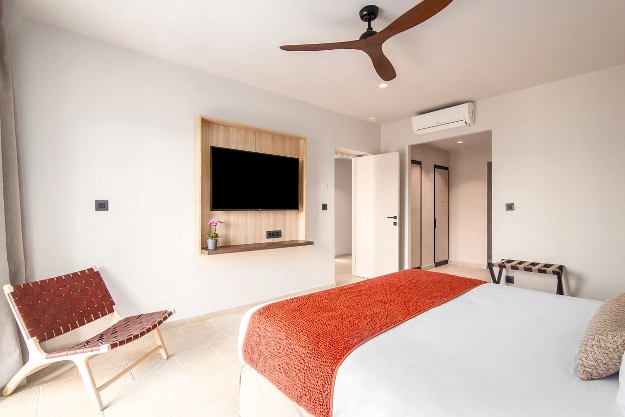 rooms-preferred-club-bungalow-master-suite-garden-view
