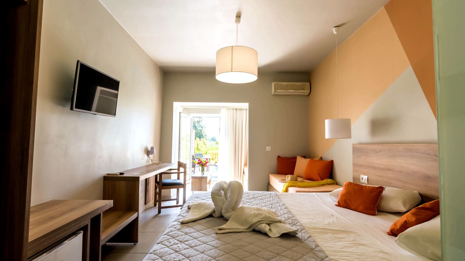rooms-room-family-open-plan-private-pool