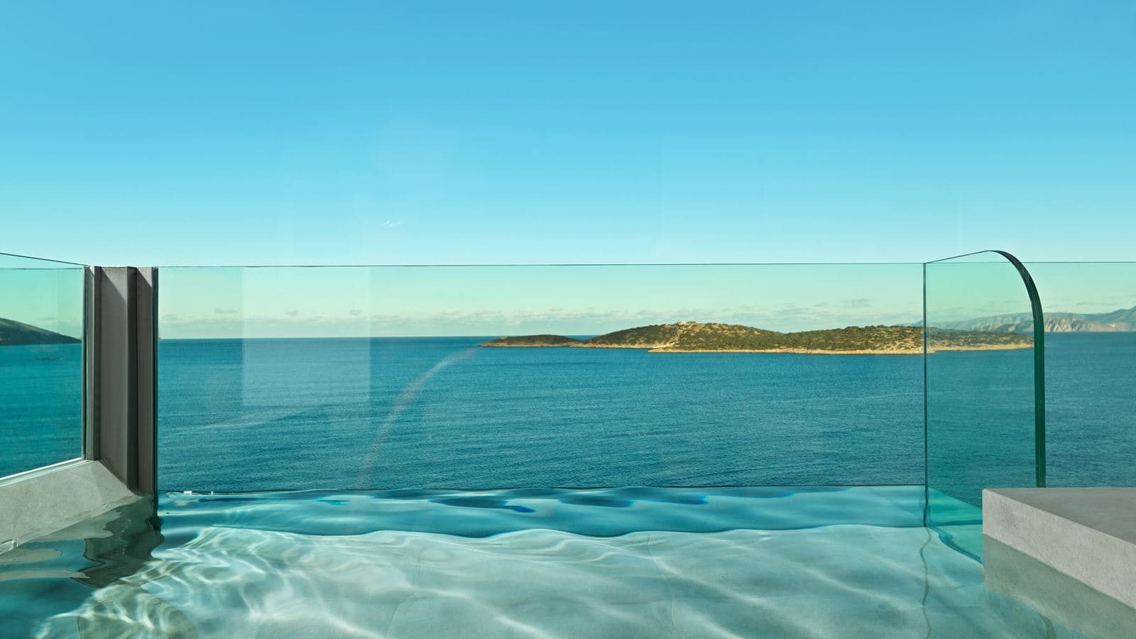 rooms-suite-stunning-sea-view-with-plunge-pool