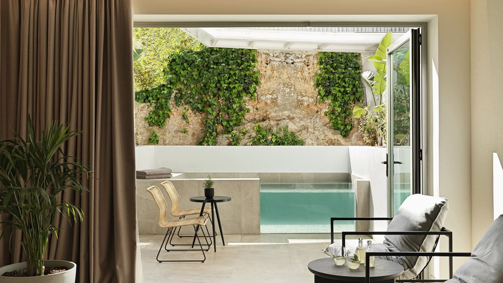 rooms-junior-suite-relax-plunge-pool