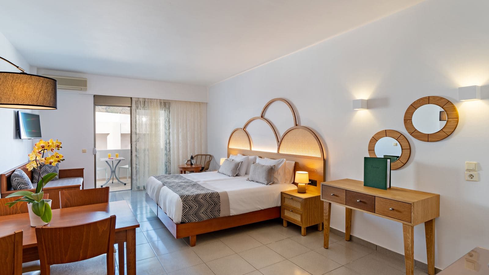 rooms-room-standard-mountainpool-view