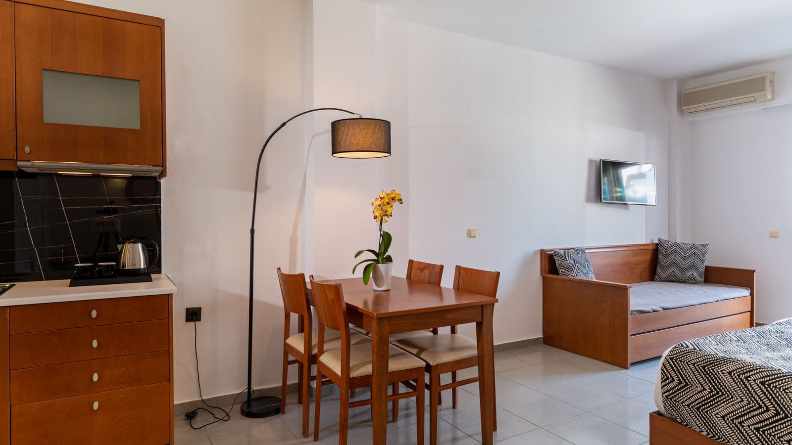rooms-room-standard-mountainpool-view