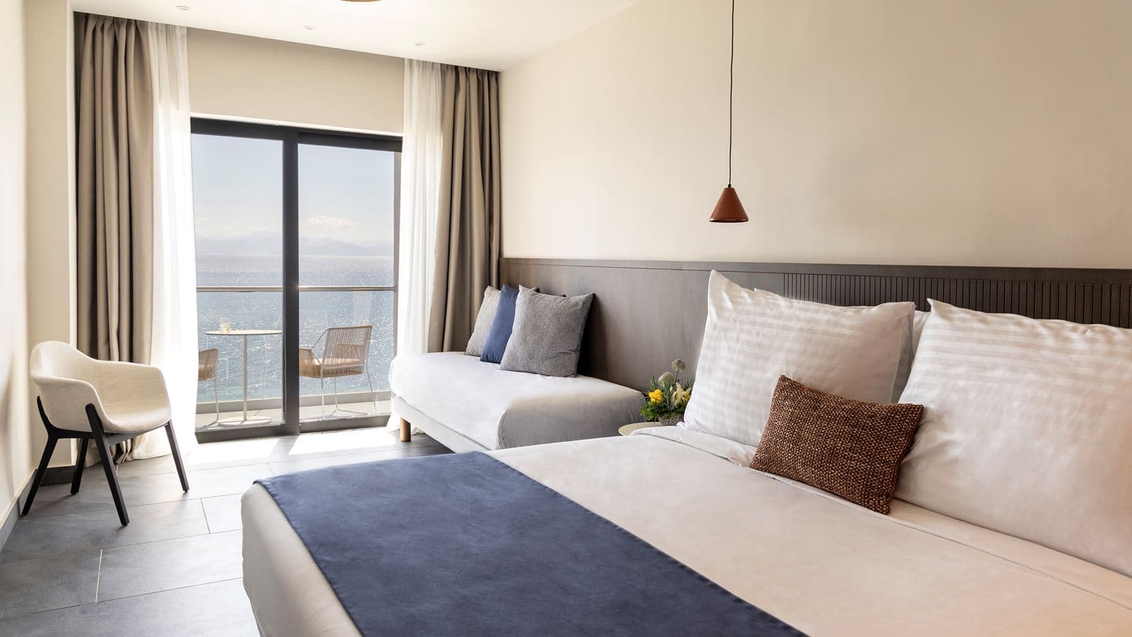 rooms-superior-triple-room-mountain-view