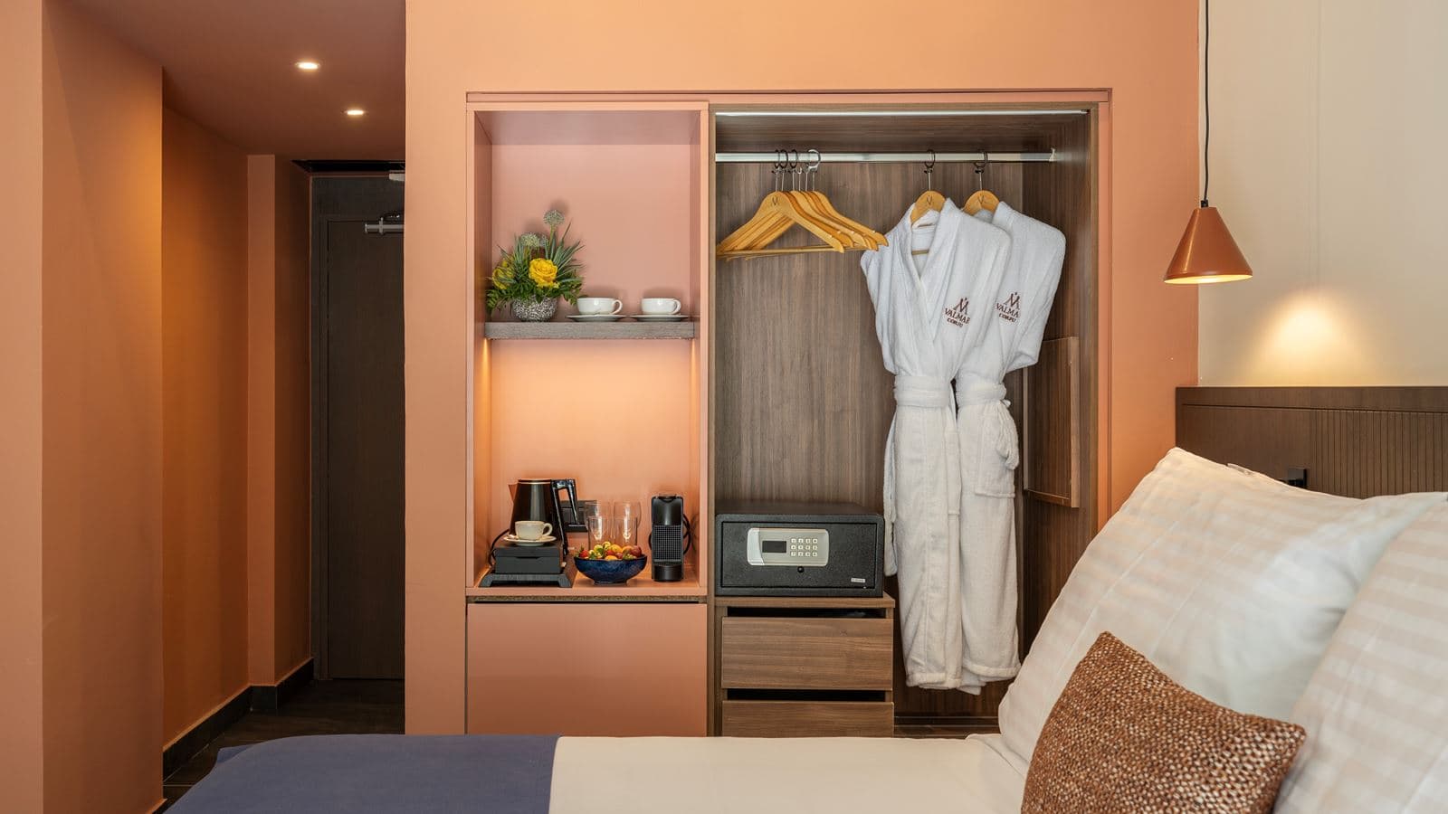 rooms-family-room-sea-view