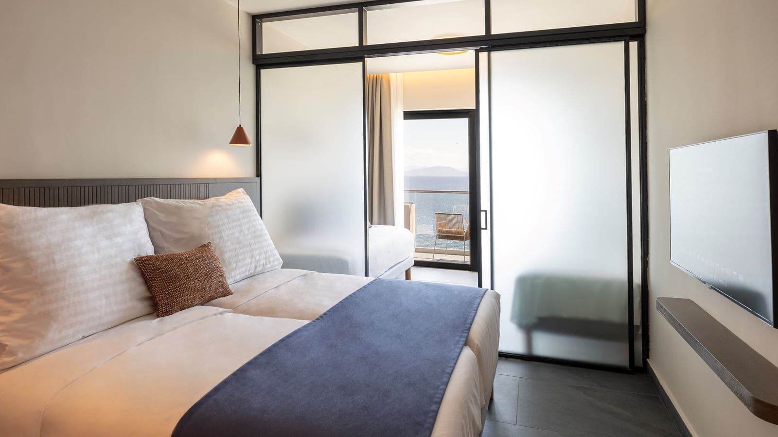 rooms-family-room-sea-view