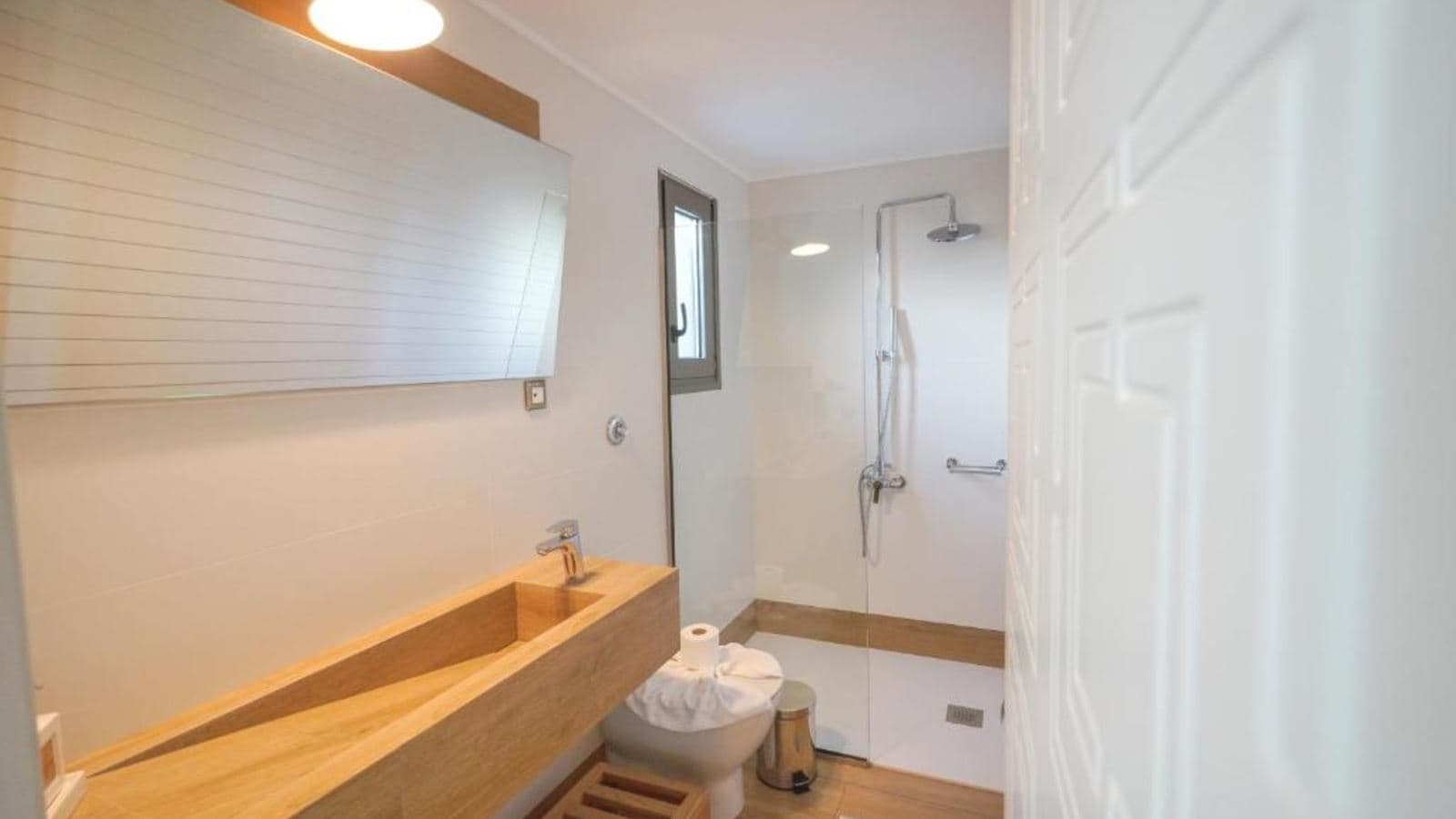 rooms-superior-deluxe-apartment-balcony-or-terrace