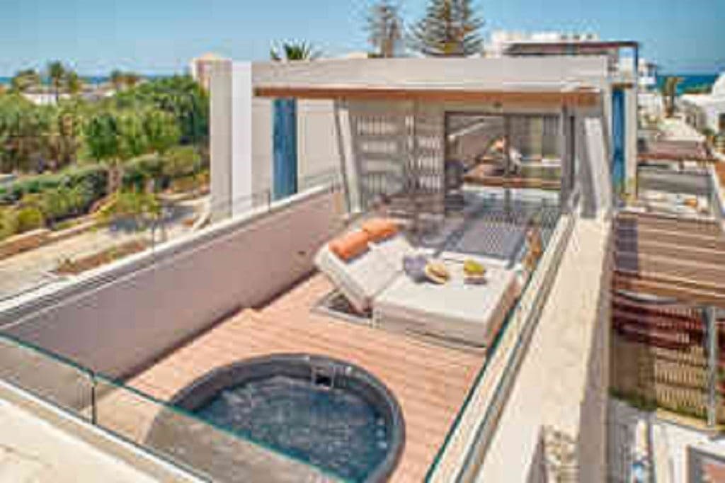 rooms-room-double-privategardenhydromassage-tub