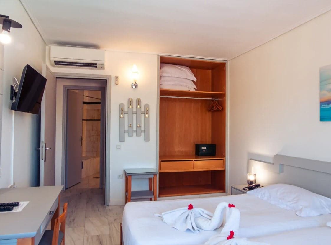 rooms-room-family-balcony-or-terrace