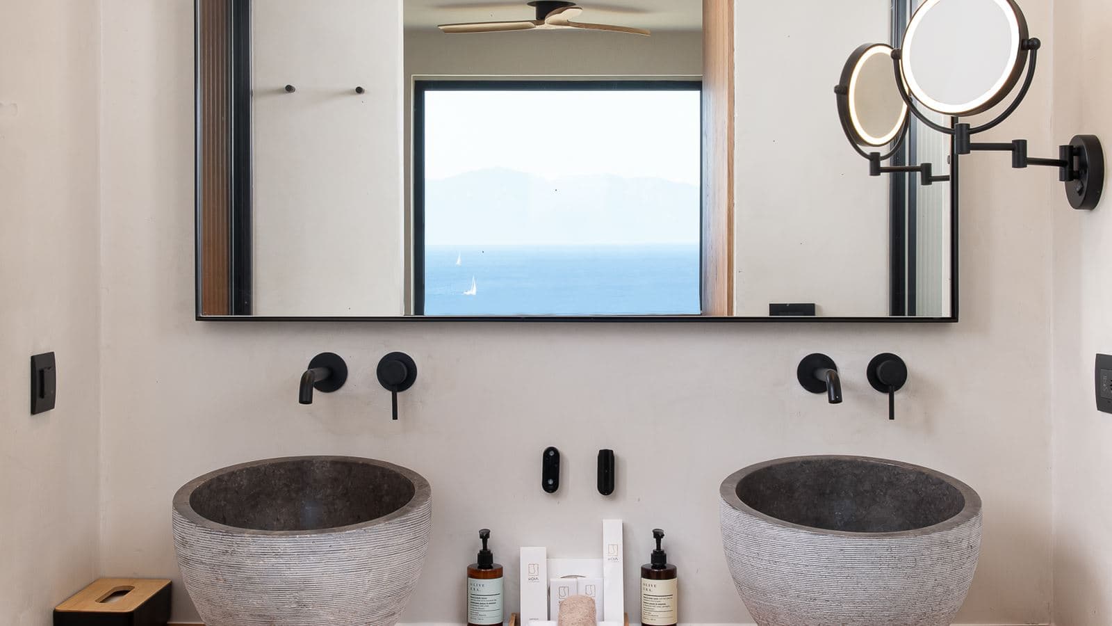 rooms-junior-suite-sea-view-or-partial-sea-view-with-hot-tub