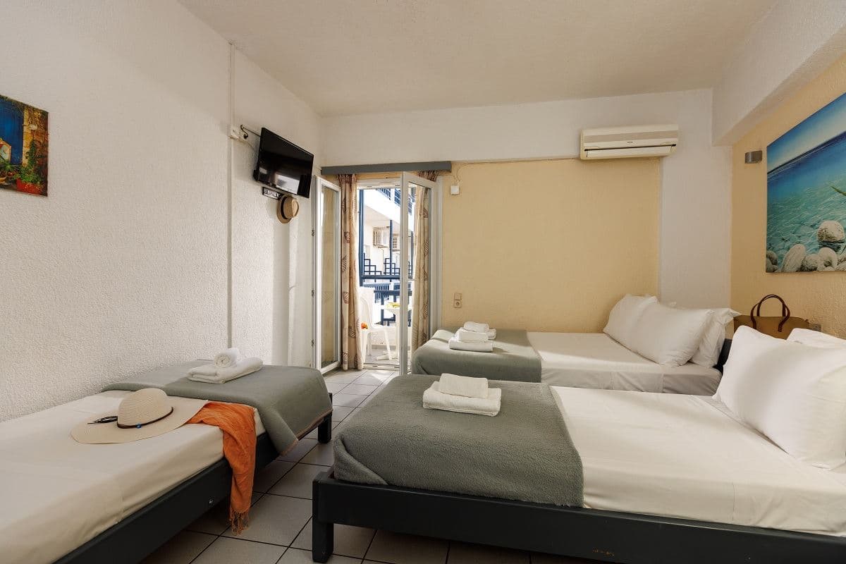rooms-economy-quadruple-family-open-plan