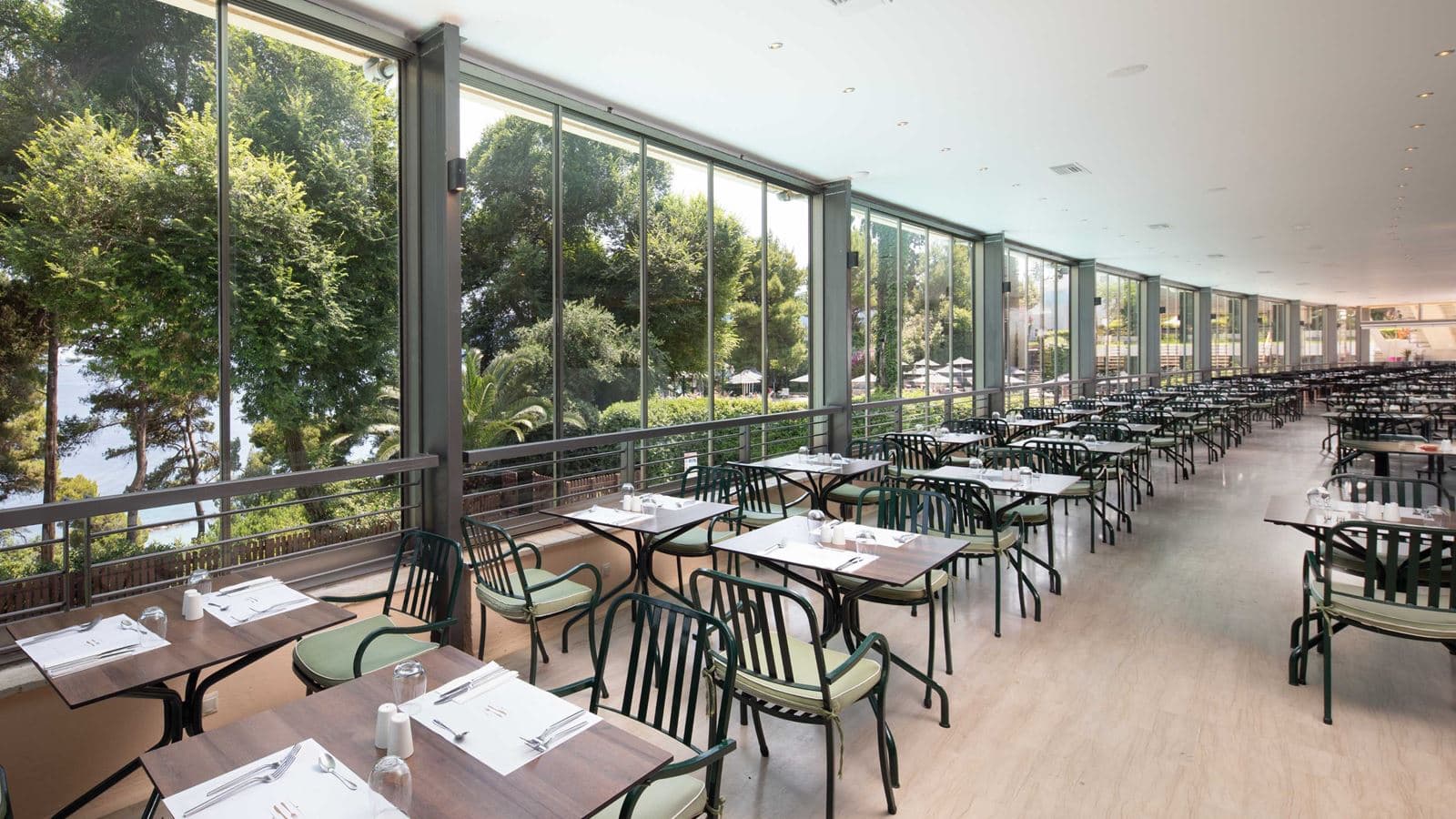 restaurants-eptanissa-main-restaurant
