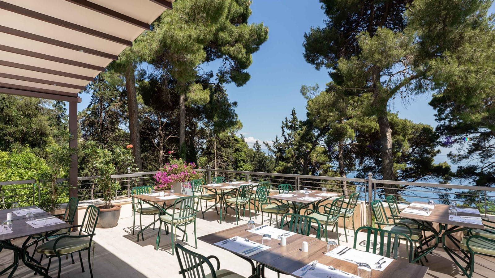 restaurants-eptanissa-main-restaurant