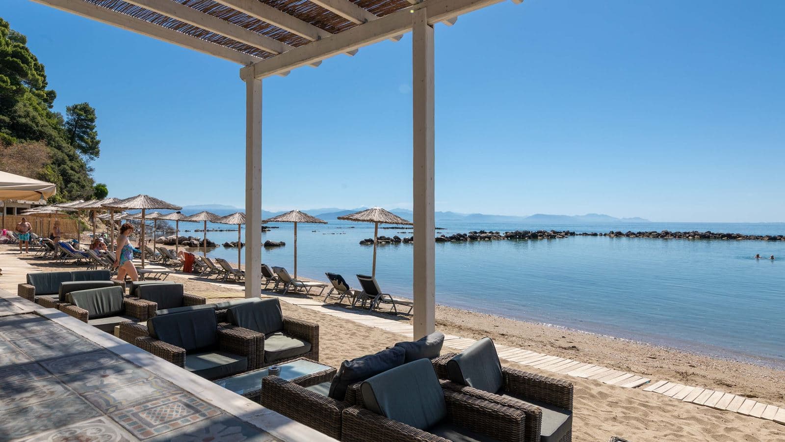 restaurants-brachera-beach-bar-restaurant