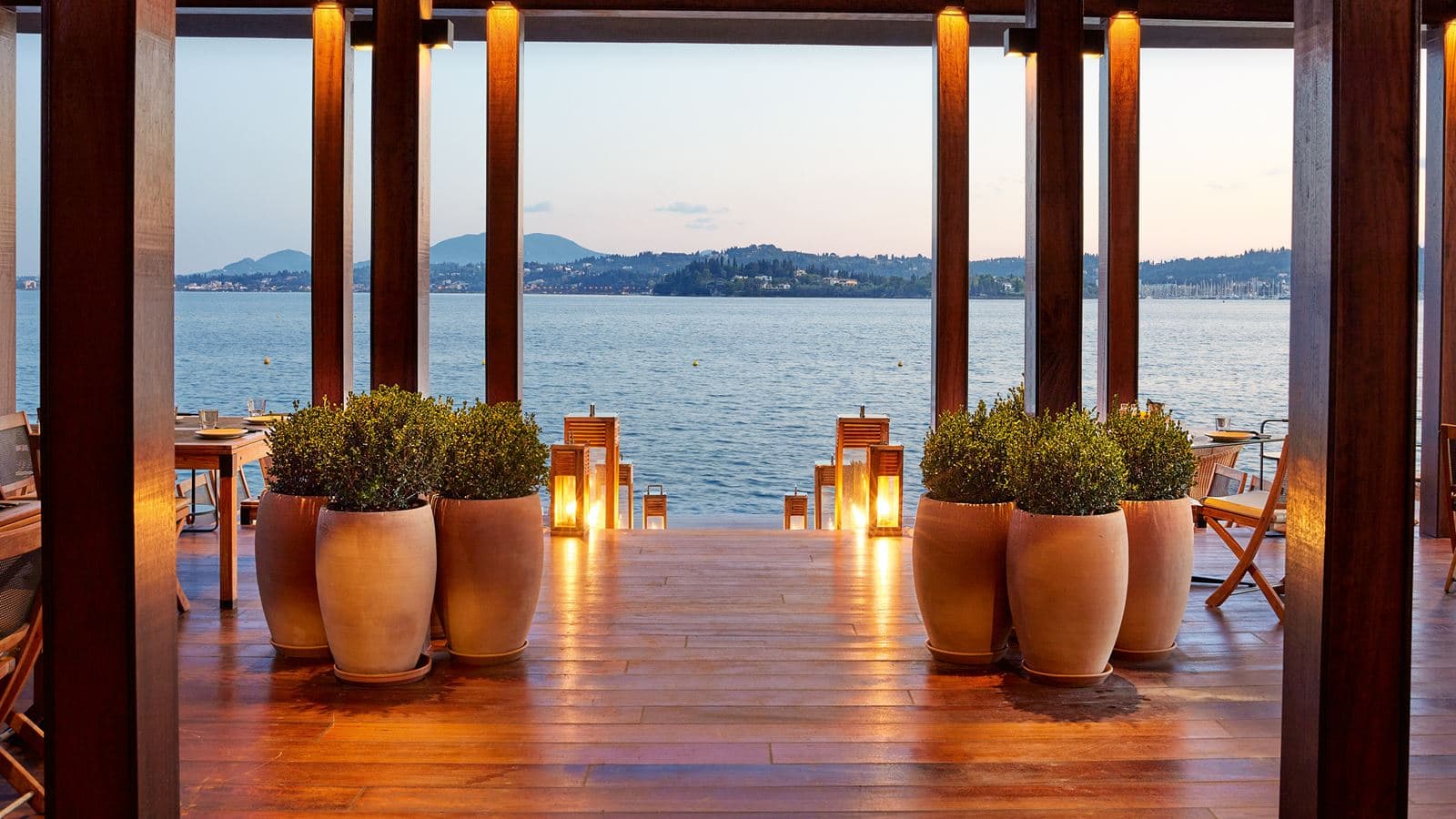 restaurants-yali-seafood-waterfront-restaurant