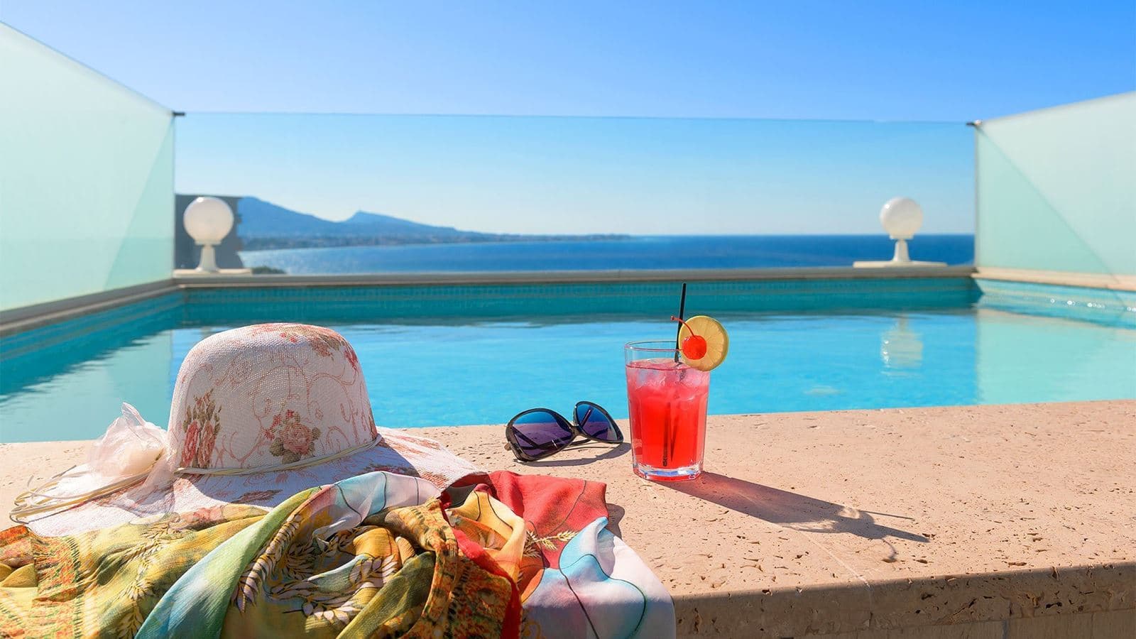 rooms-deluxe-room-sea-view-with-personal-pool