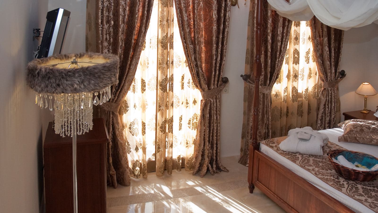 rooms-junior-suite-with-balcony