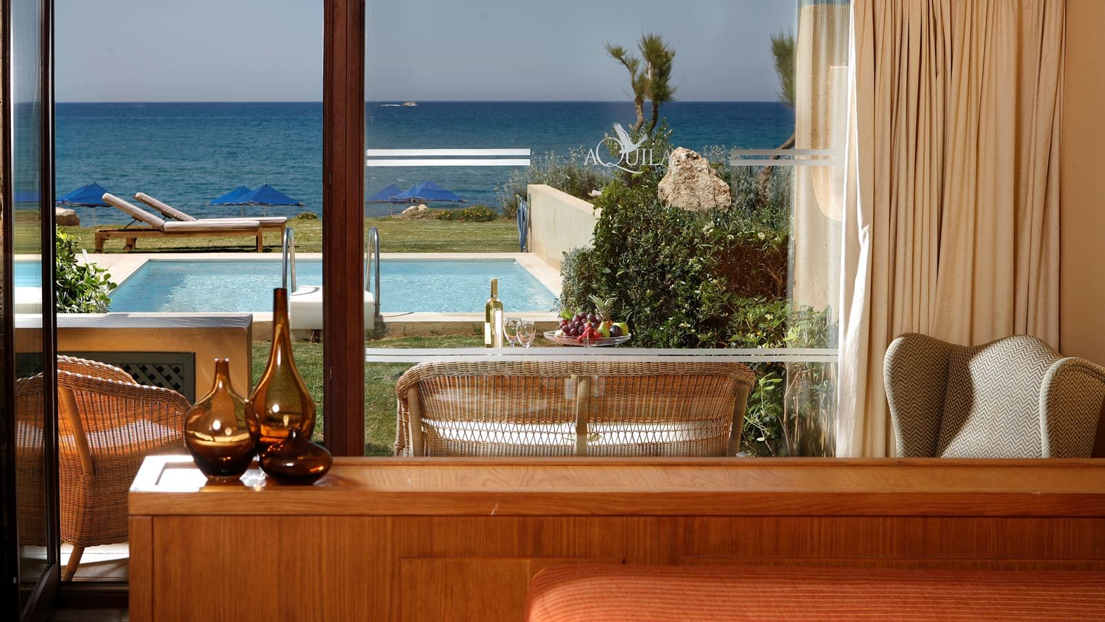 rooms-jr-bungalow-suite-waterfront-private-pool