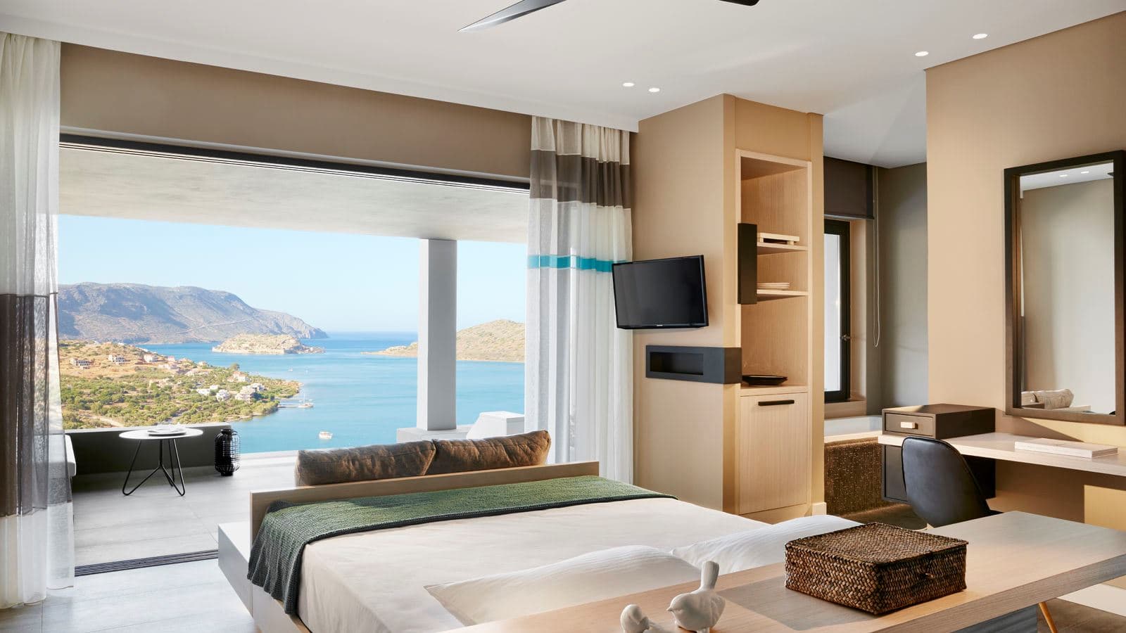 rooms-premium-suite-private-pool-sea-view