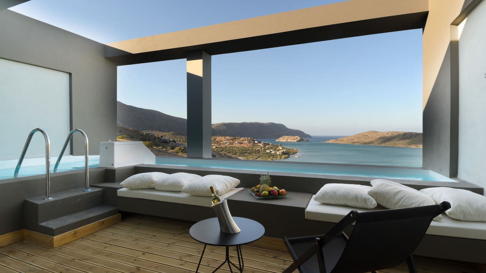 rooms-premium-suite-private-pool-sea-view
