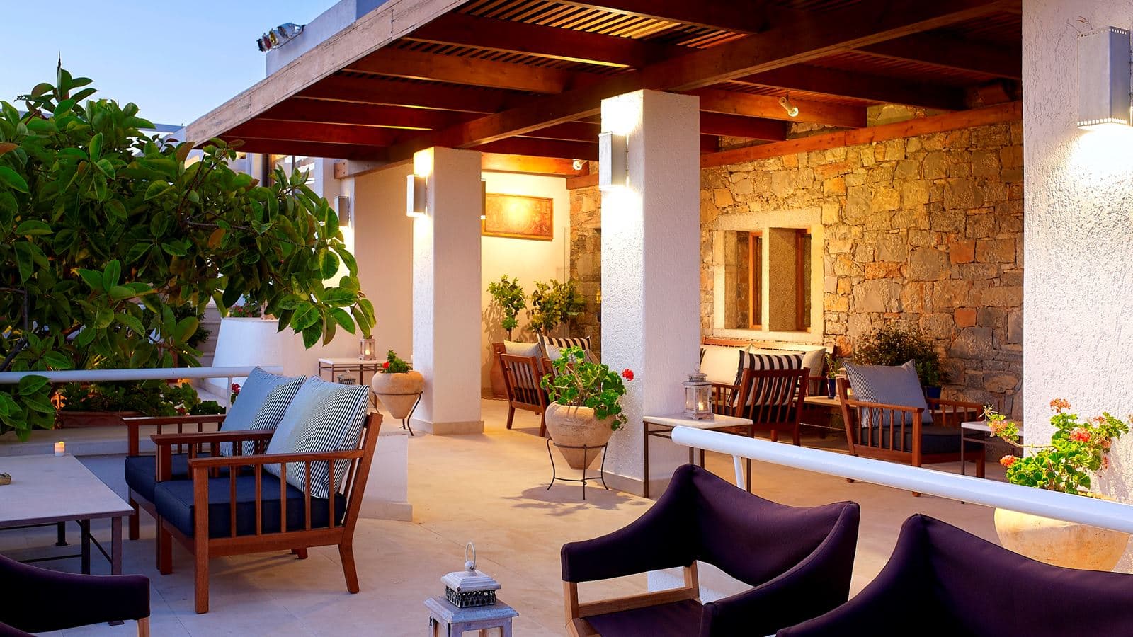 bars-the-astra-bar-veranda-and-lounge