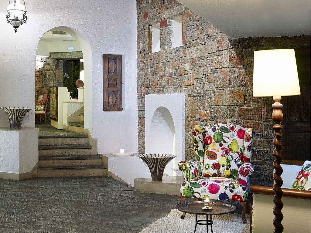 bars-the-astra-bar-veranda-and-lounge