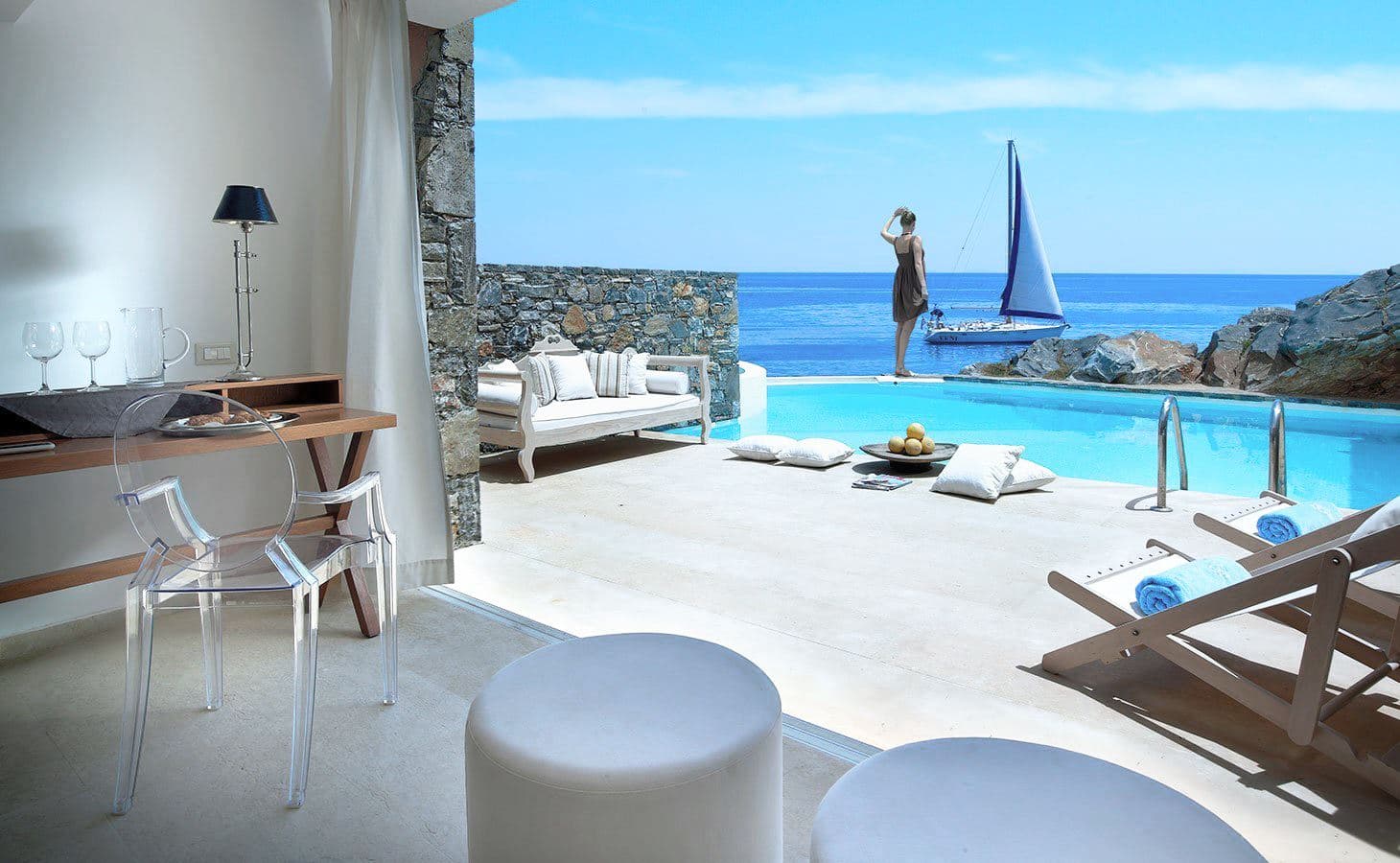 rooms-club-studio-private-pool-seafront-view