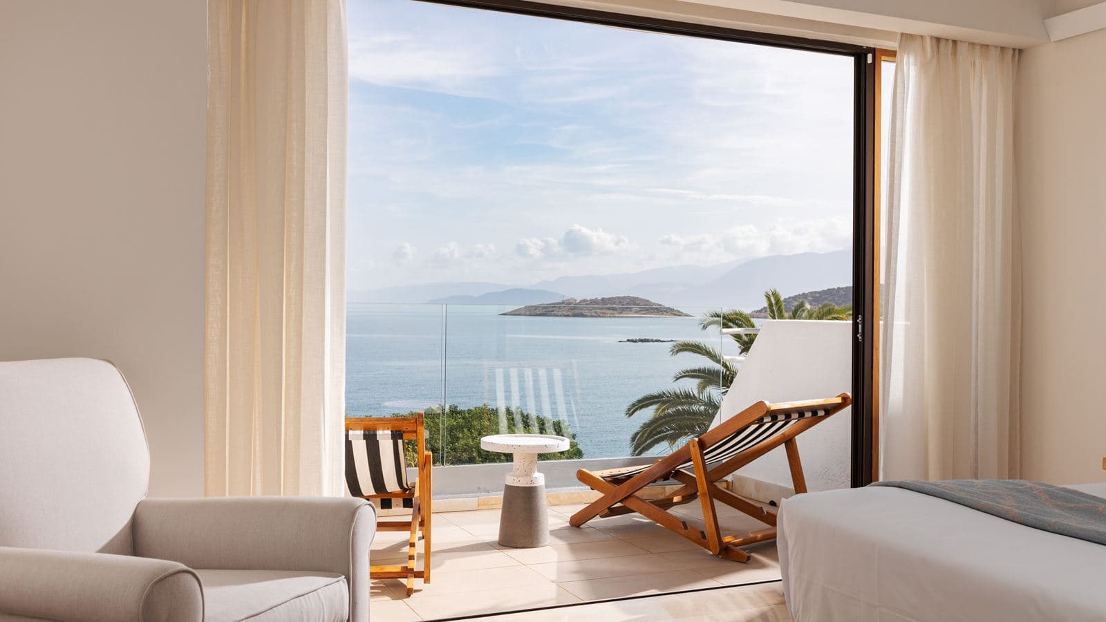 rooms-classic-suite-1bdrm-sea-view
