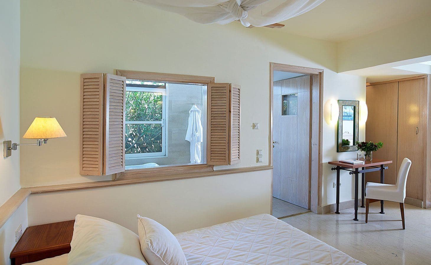 rooms-club-suite-1bdrm-private-pool-seafront-view