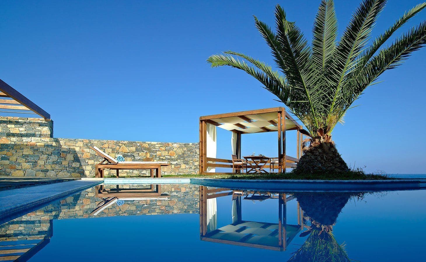 rooms-club-suite-1bdrm-private-pool-seafront-view