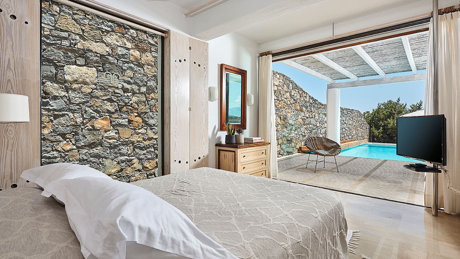 rooms-3-bedroom-thalassa-villa-private-pool-seafront-view