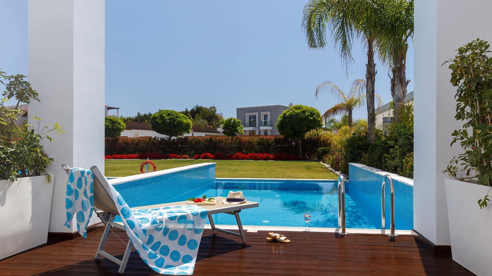 rooms-superior-junior-suite-private-pool-terrace