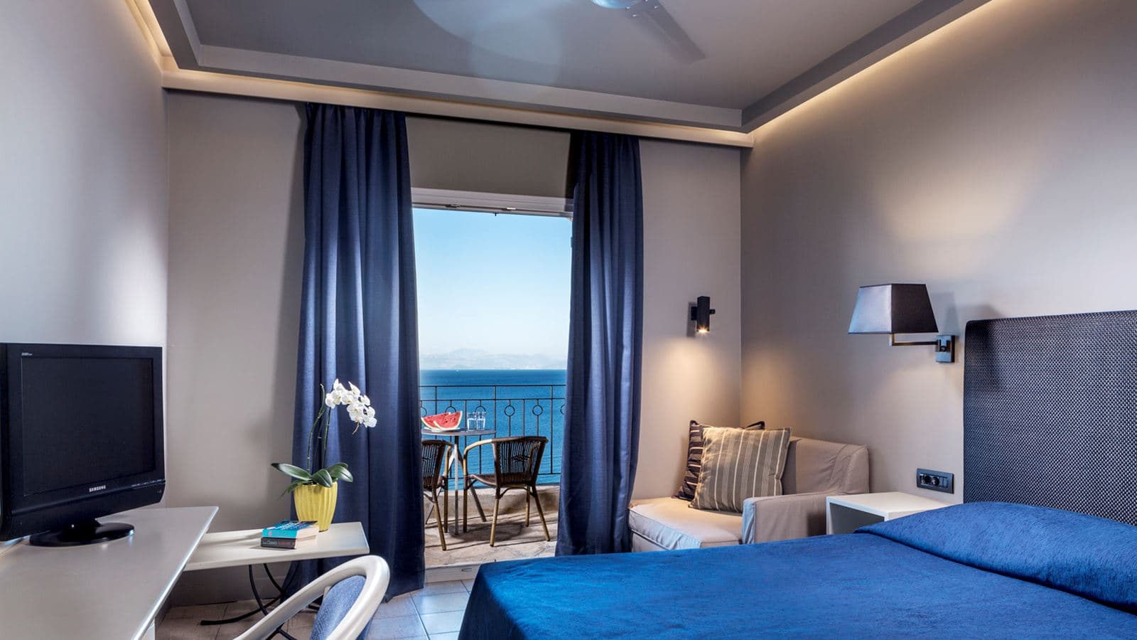rooms-main-building-double-room-sea-view