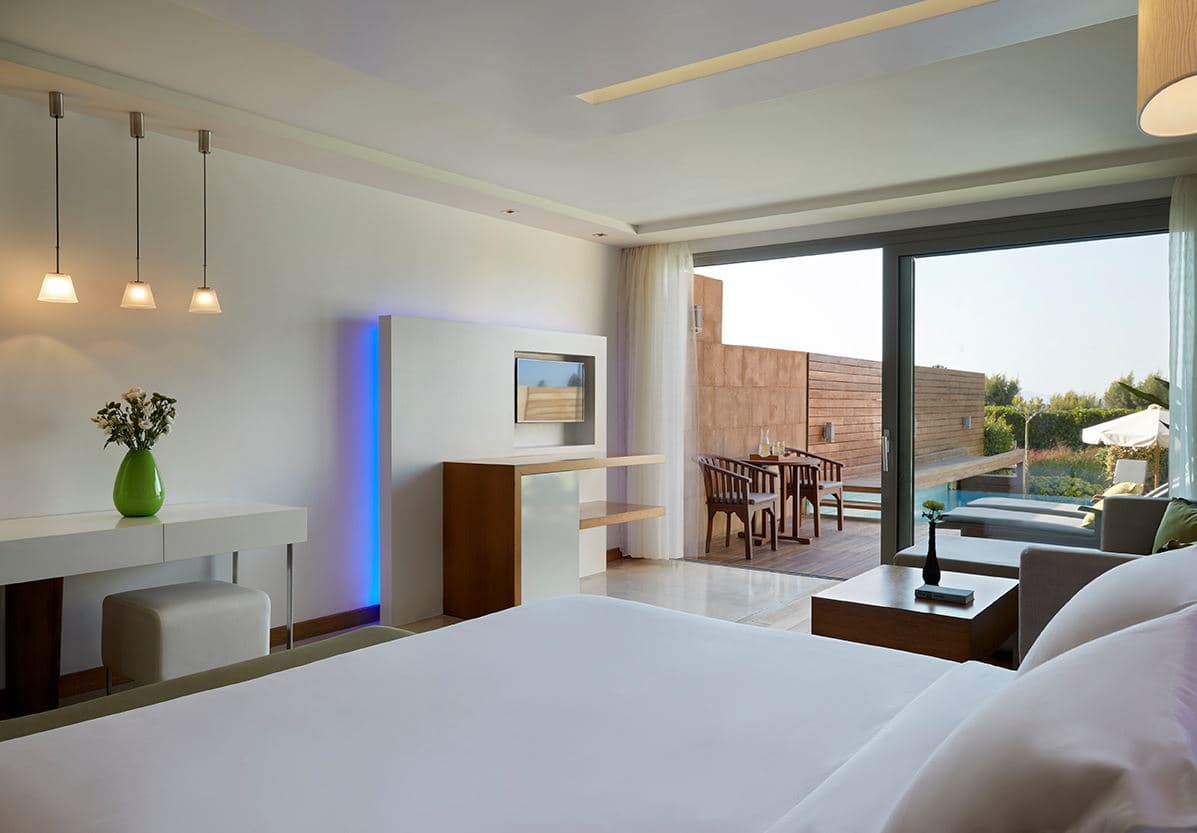 rooms-elite-suite-private-pool-and-garden-partial-sea-view