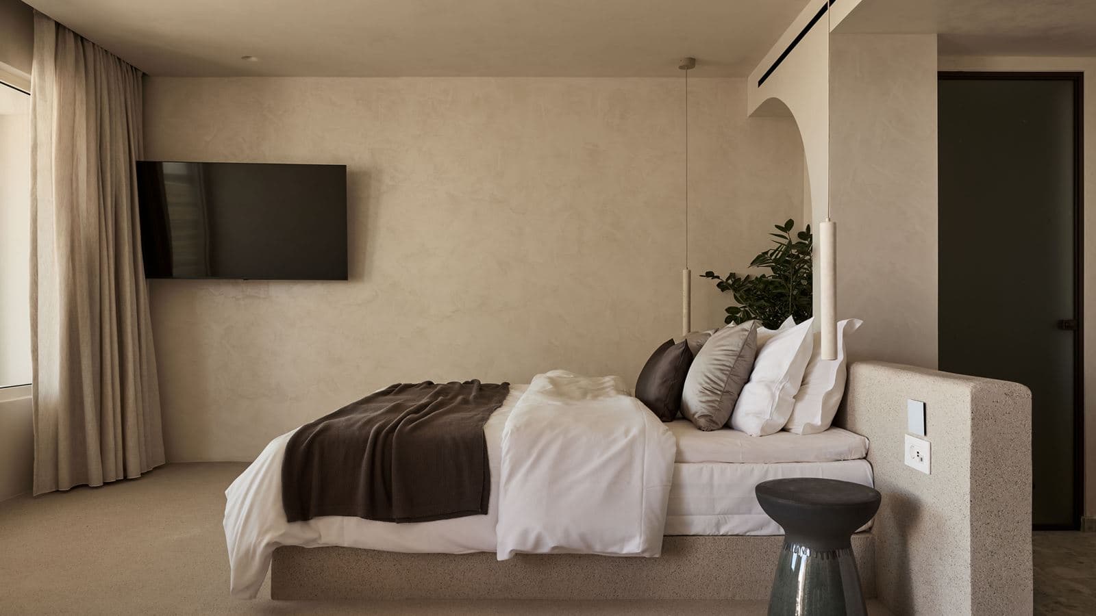 rooms-sky-1-bedroom-suite-pool-view-outdoor-jacuzzi