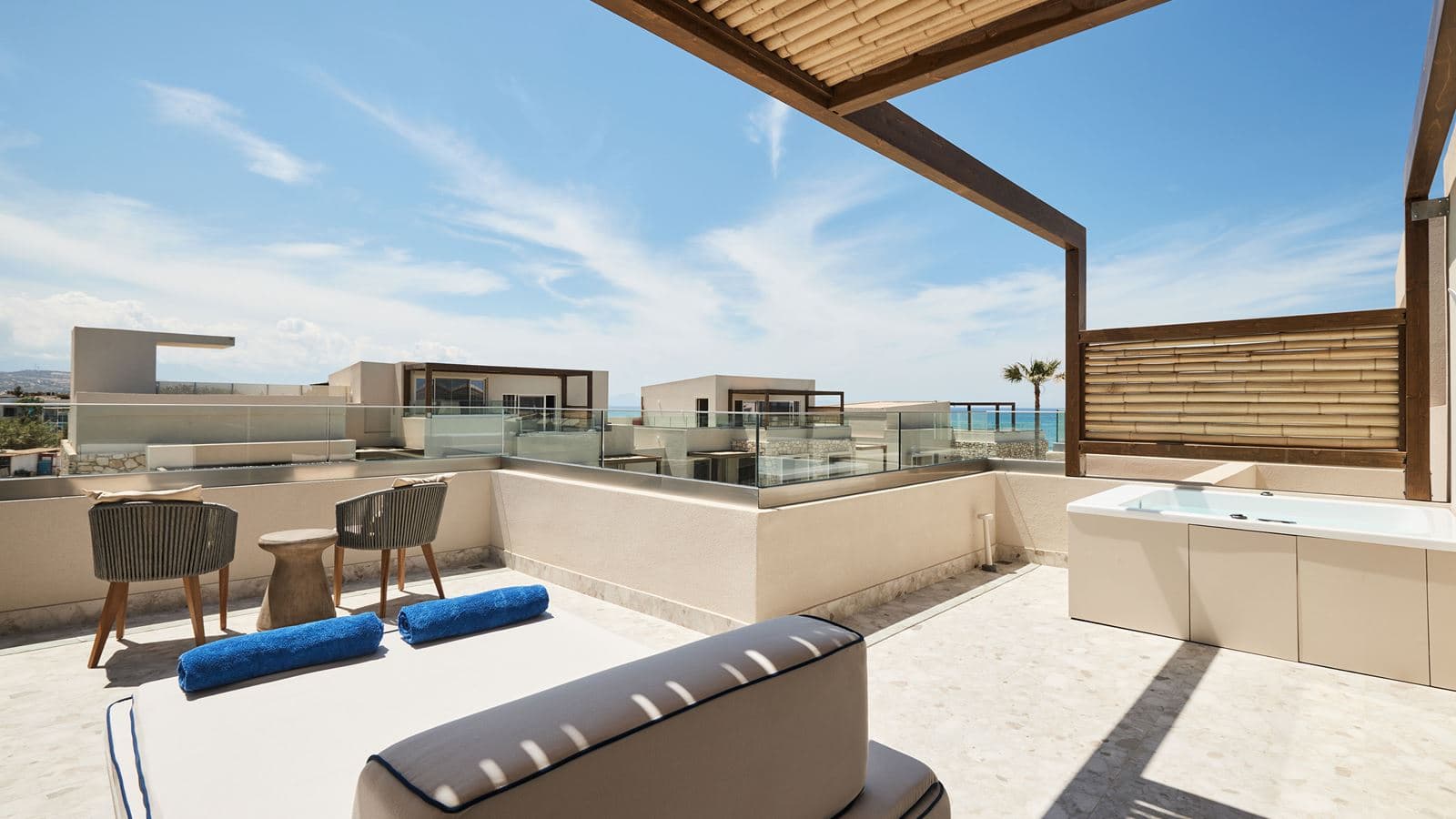 rooms-loft-suite-maisonette-seaview-ourdoor-jacuzzi