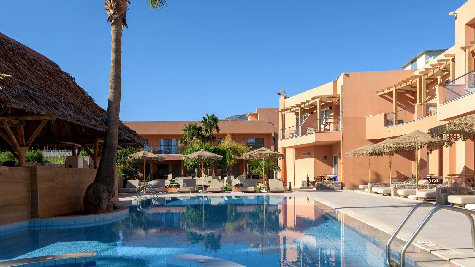 restaurants-tropicana-pool-snack-bar