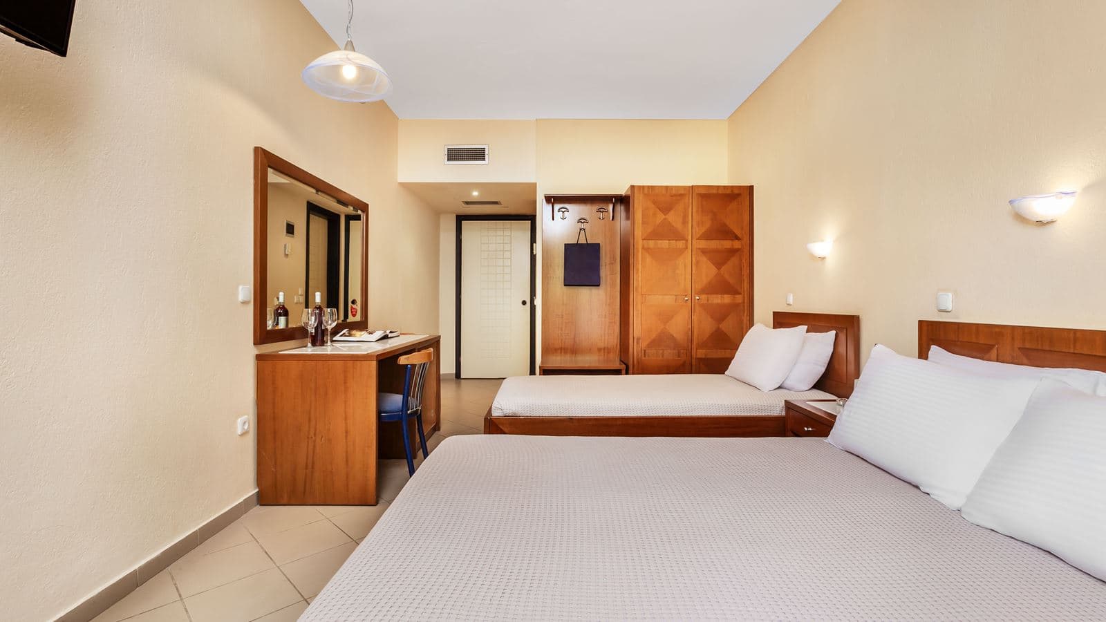 rooms-classic-room